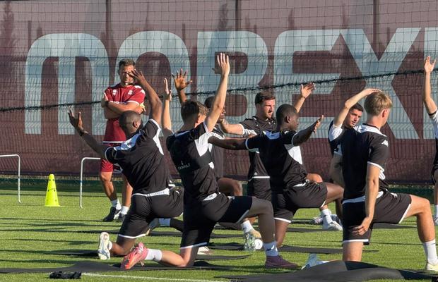 Un titular de la Rapid are INTERZIS să iasă din România și să meargă în cantonament: „Șanse minime!”