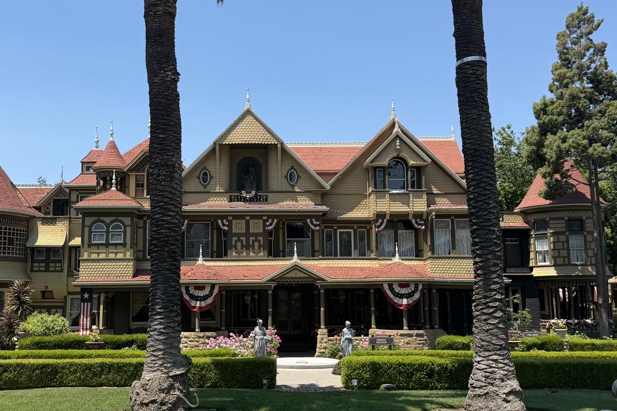 Casa misterelor