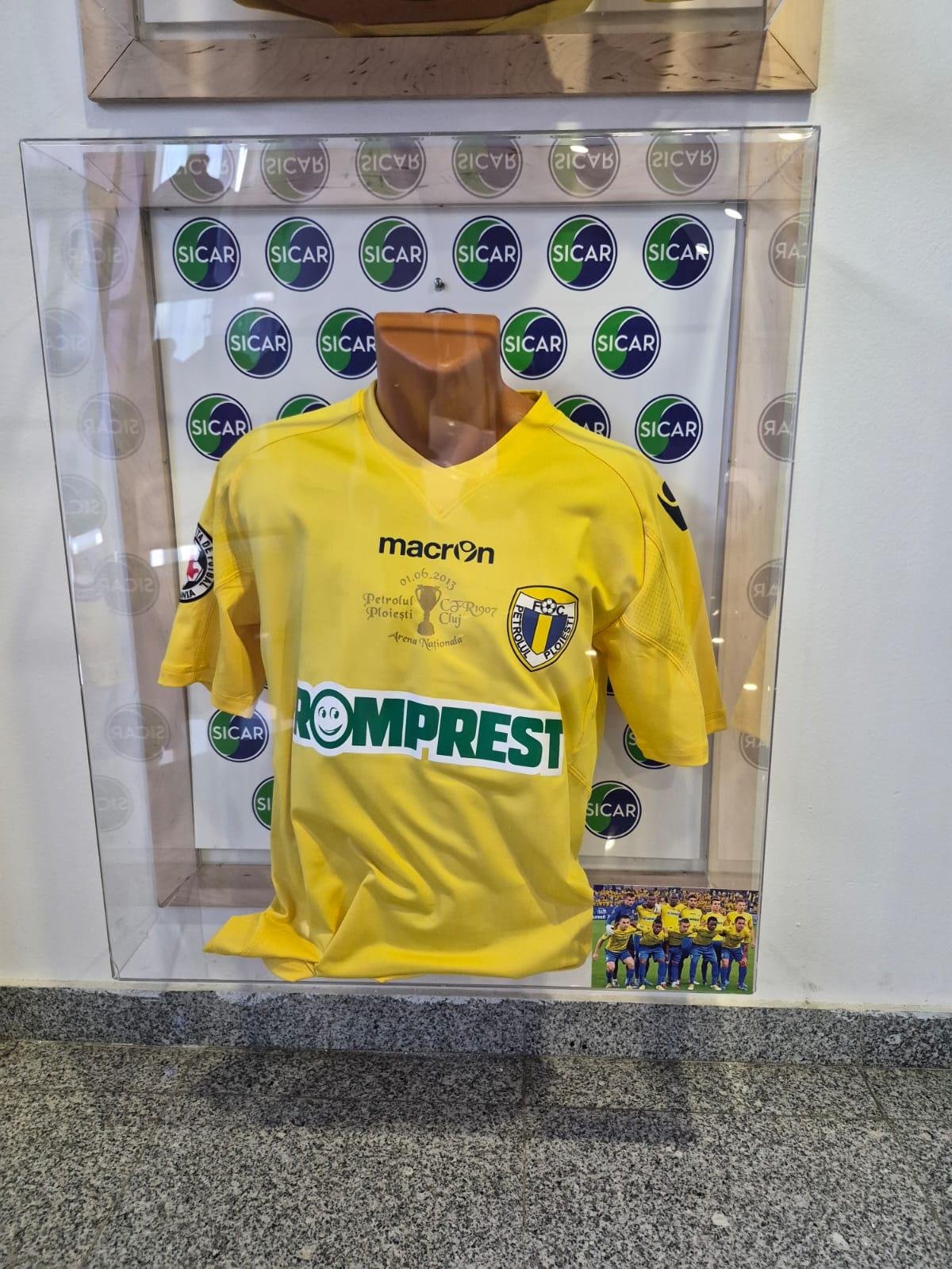 Messi, Ronaldo, Hagi și Yamal, zeci de mii de euro pentru noul Muzeu al Sportului din România! + El e omul care deține tricourile de Mondiale ale lui Adi Ilie și Prunea