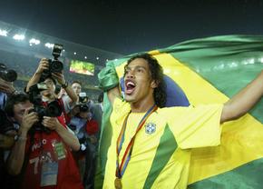 Fotbalistul care a refuzat să uite că e doar un joc » Ronaldinho, zâmbetul care a schimbat o generație la Cupa Mondială