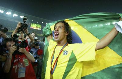 Fotbalistul care a refuzat să uite că e doar un joc » Ronaldinho, zâmbetul care a schimbat o generație la Cupa Mondială