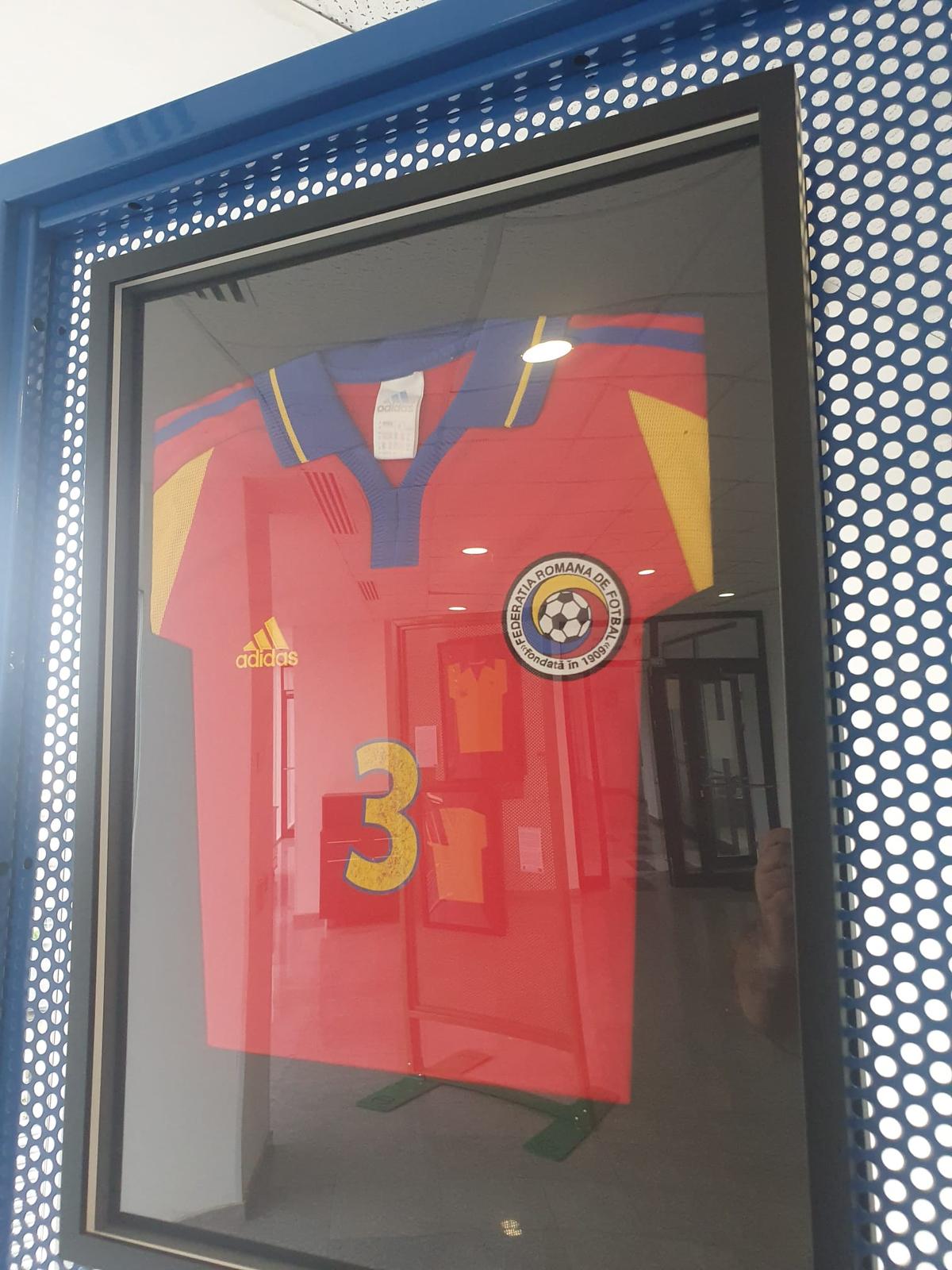 Messi, Ronaldo, Hagi și Yamal, zeci de mii de euro pentru noul Muzeu al Sportului din România! + El e omul care deține tricourile de Mondiale ale lui Adi Ilie și Prunea