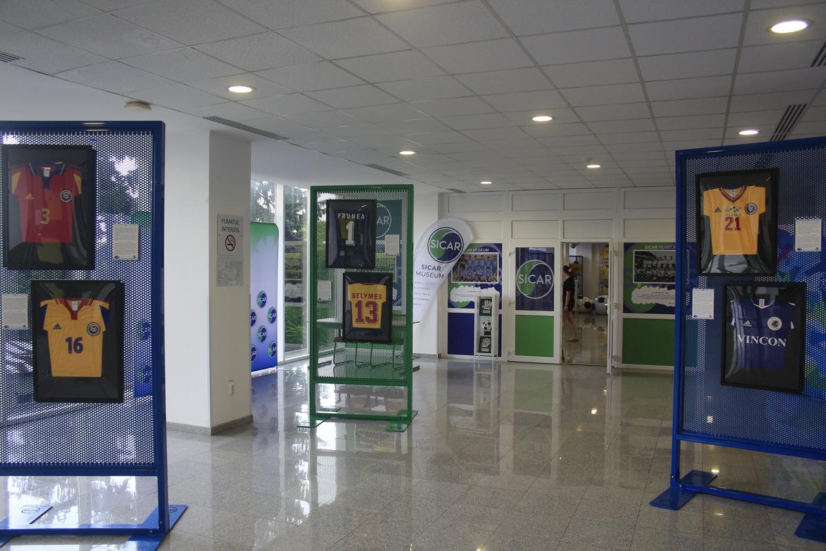 Messi, Ronaldo, Hagi și Yamal, zeci de mii de euro pentru noul Muzeu al Sportului din România! + El e omul care deține tricourile de Mondiale ale lui Adi Ilie și Prunea