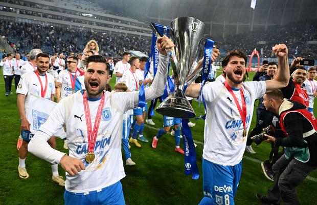 Universitatea Craiova se desparte de un fotbalist adus de Mirel Rădoi