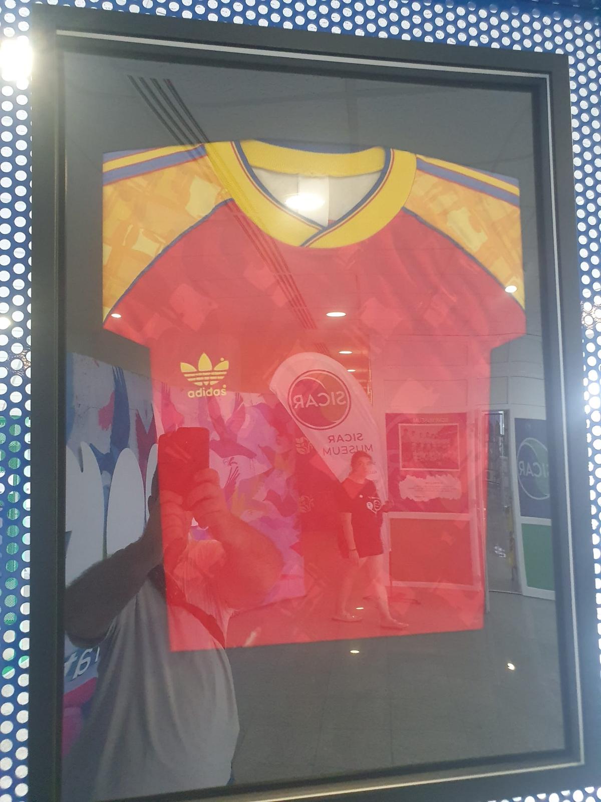 Messi, Ronaldo, Hagi și Yamal, zeci de mii de euro pentru noul Muzeu al Sportului din România! + El e omul care deține tricourile de Mondiale ale lui Adi Ilie și Prunea