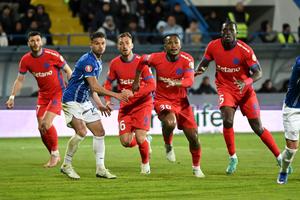 Rămâne la FCSB încă un sezon! » Anunțul impresarului: „E foarte fericit aici”