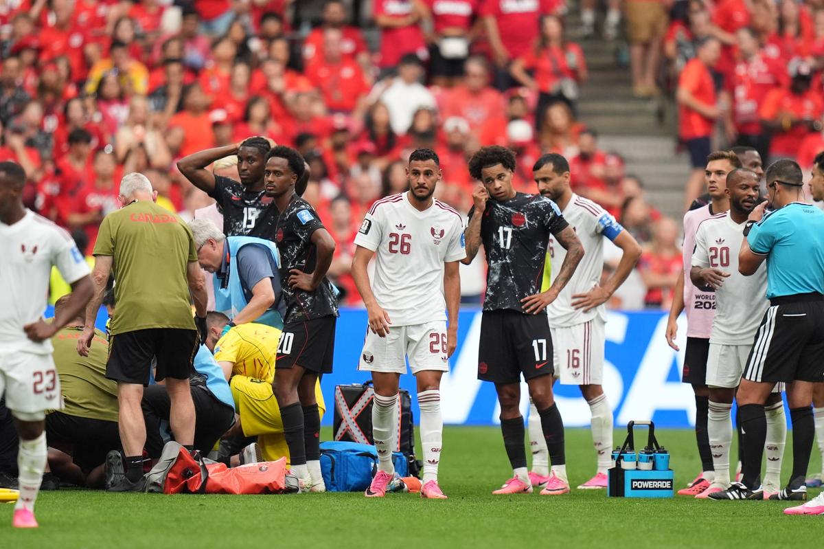 Imagini dramatice la Canada - Qatar: Kone, scos pe targă