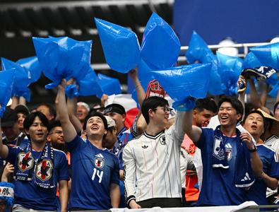 „Faceți curat la Mondial, dar acasă de ce nu faceți?” » Femeile din Japonia ...