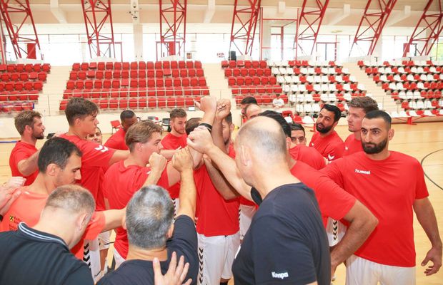 Xavier Pascual a sunat adunarea la Dinamo. Trei jucători au lipsit de la prima ședință de pregătire