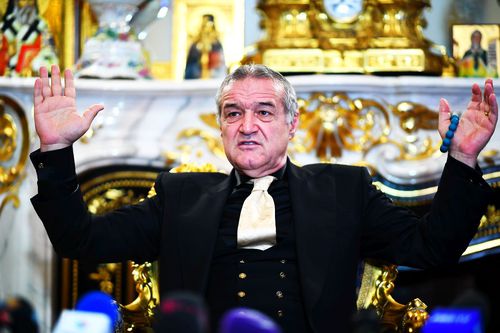 Gigi Becali (63 de ani) susține că Marius Șumudică (50 de ani) insistă pentru aducerea lui Constantin Budescu (32 de ani) la CFR Cluj.