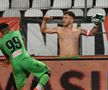 Gazonul din „Groapă”, al 12-lea jucător » Cum a marcat Sorescu golul #2 + gestul către suporteri după golul #3