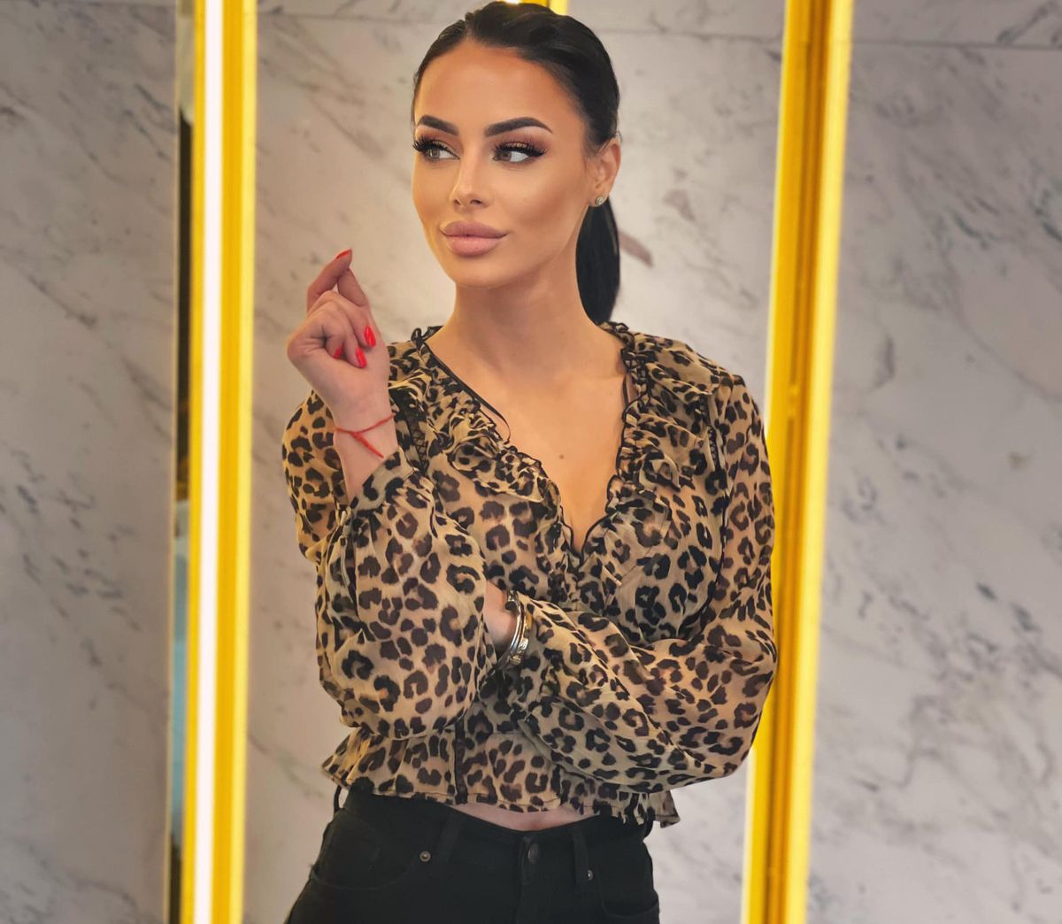 Sora sexy a lui Alexandru Mitriță! Cu ce se ocupă în Dubai, acolo unde călătorește frecvent