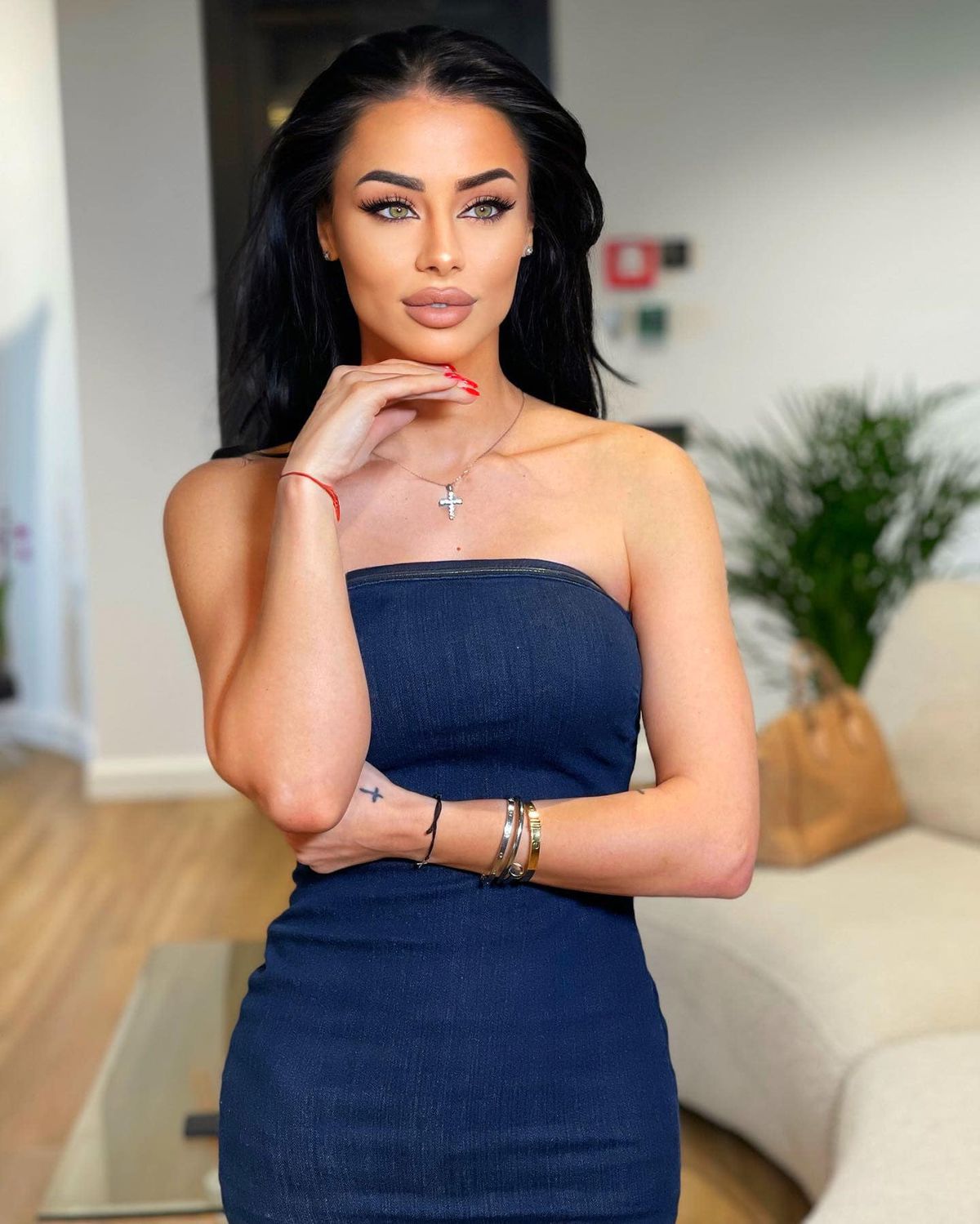 Sora sexy a lui Alexandru Mitriță! Cu ce se ocupă în Dubai, acolo unde călătorește frecvent