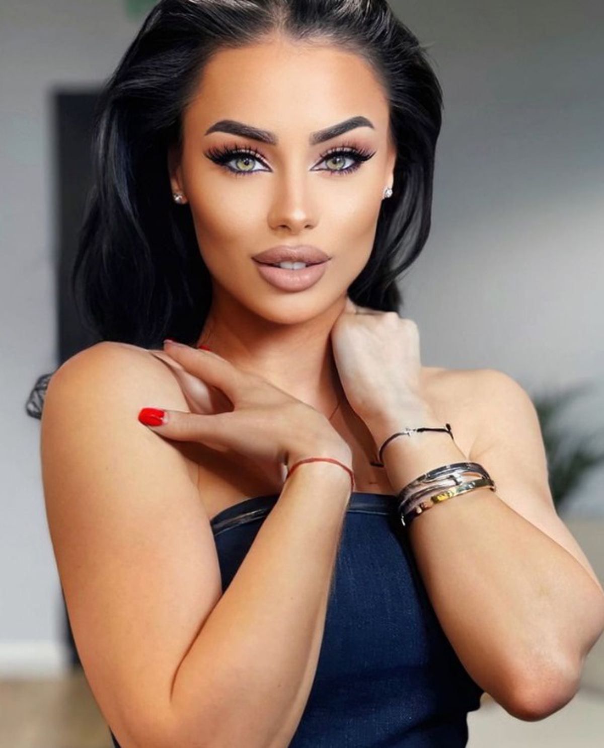 Sora sexy a lui Alexandru Mitriță! Cu ce se ocupă în Dubai, acolo unde călătorește frecvent