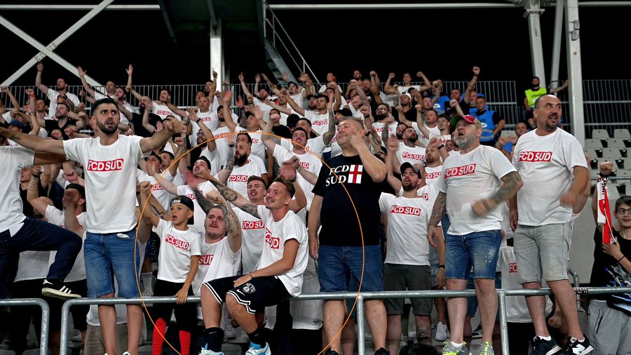 Fotbalistul-ultras » A jucat la Dinamo sezonul trecut, acum a încurajat echipa din Peluza Sud, la meciul cu Craiova