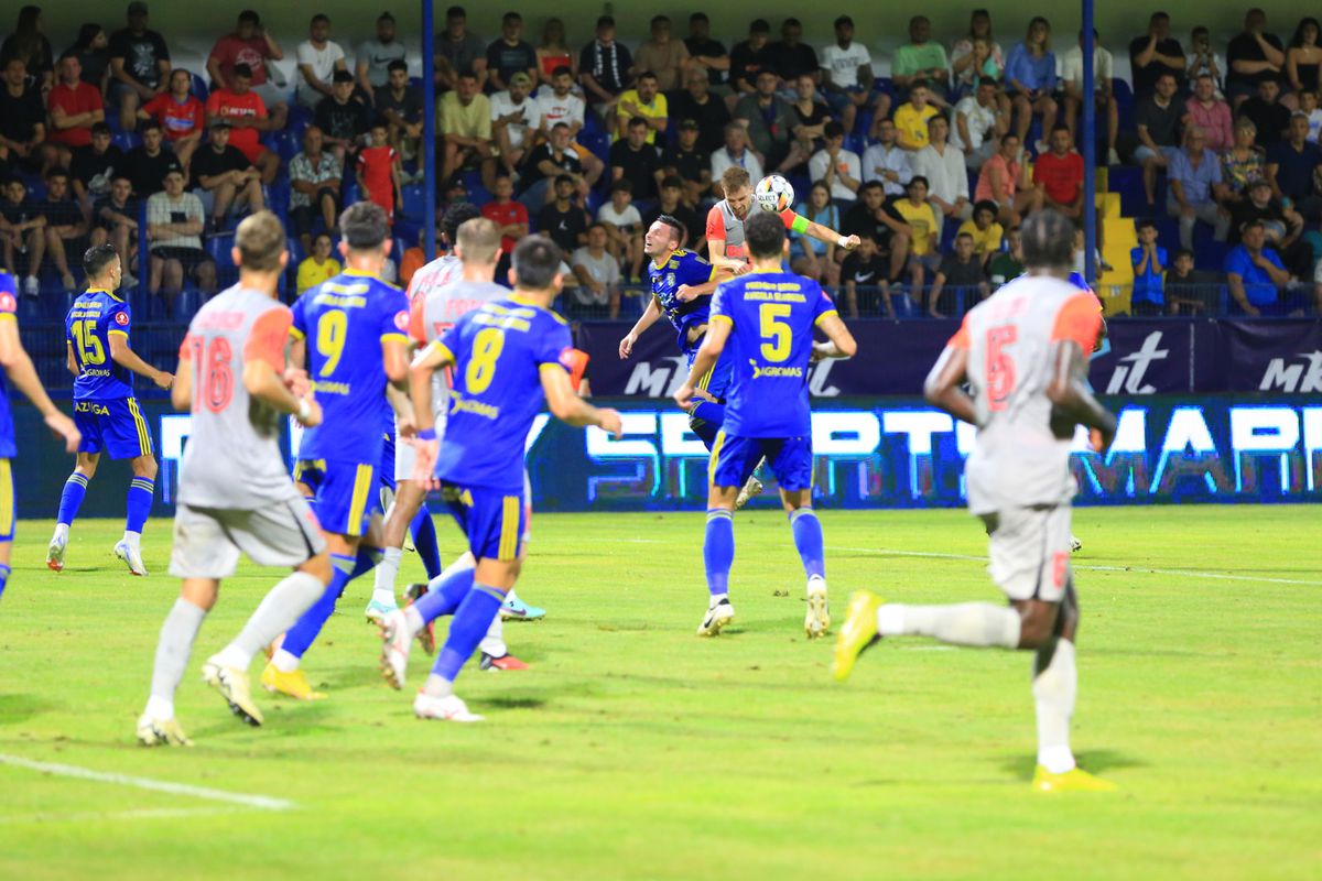 Scandal-monstru la miezul nopții » Becali și Moraru au țipat unul la altul: „Voi luați omul la mișto!” vs „Dumneata ai mintea întunecată!”