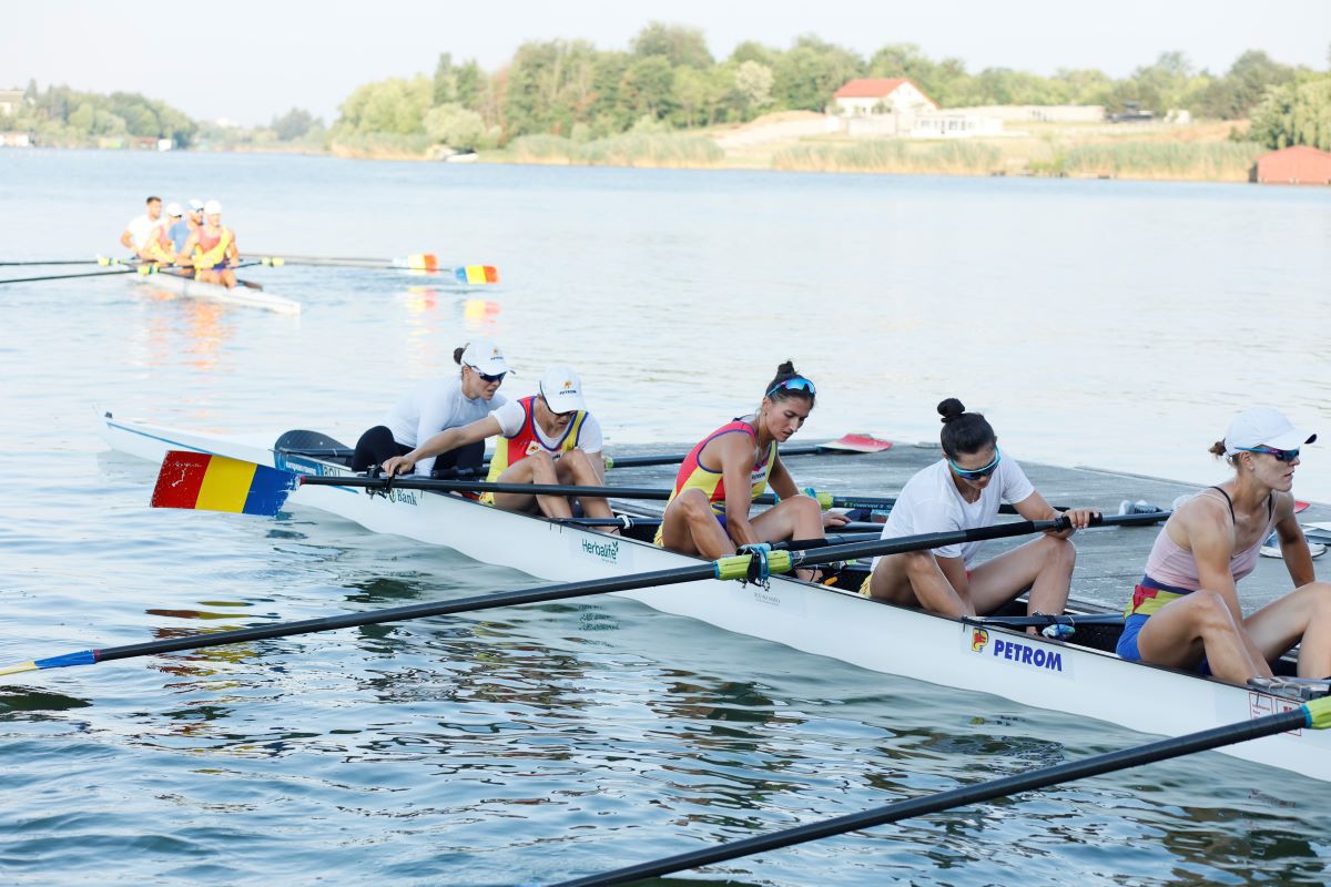 Așa arată pregătirea pentru Jocurile Olimpice » Imagini spectaculoase pe lacul Snagov: reporterii GSP, lângă bărcile care vâslesc către aur + omul invocat de toți sportivii