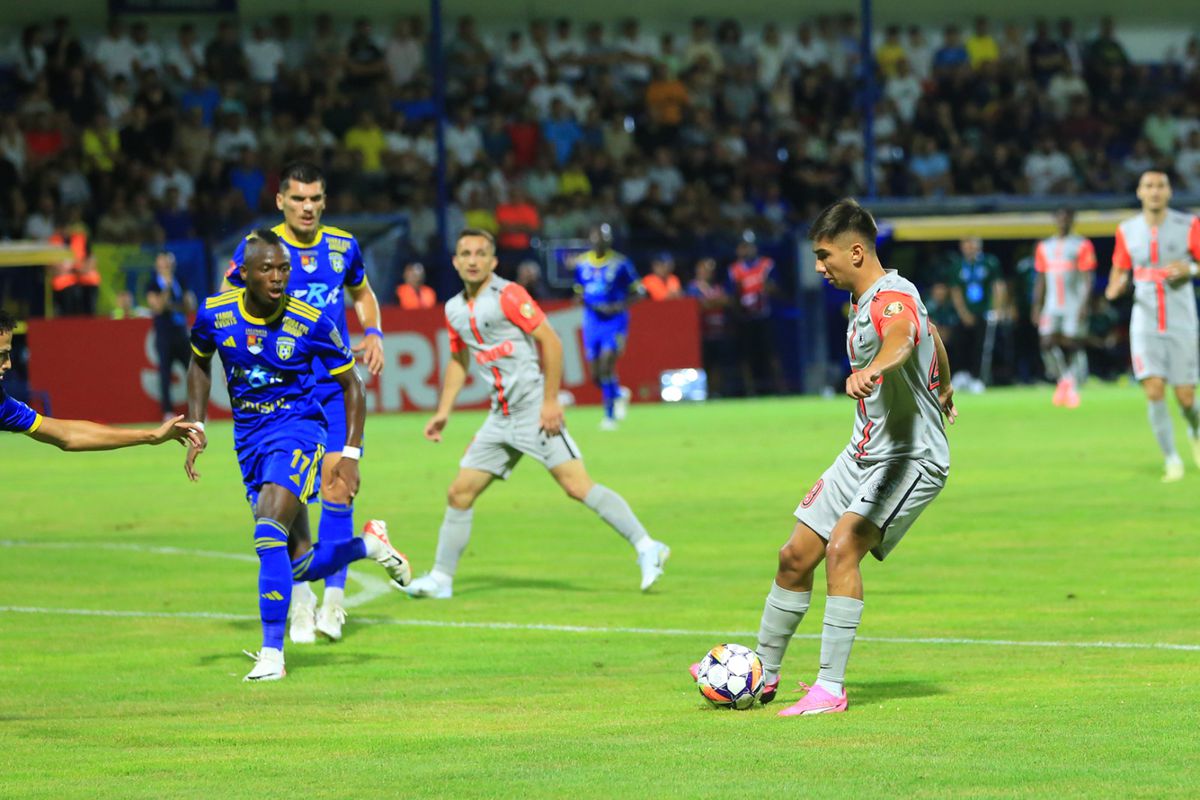 Penalty controversat la Unirea Slobozia - FCSB » Suporterii au început să strige: „Hoții, hoții!”