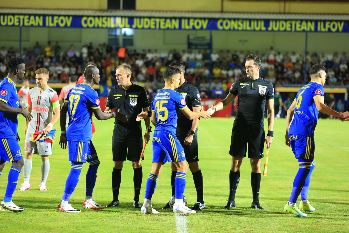 Penalty controversat la Unirea Slobozia - FCSB » Suporterii au început să strige: „Hoții, hoții!”