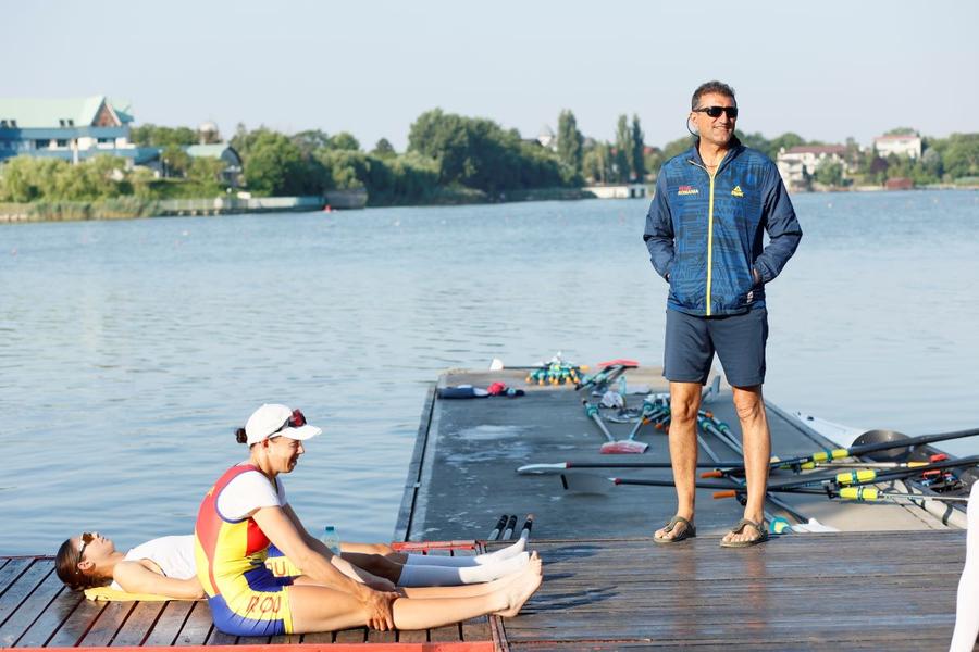 Antonio Colamonici la un antrenament pe lacul Snagov Foto: Cristi Preda Antonio Colamonici, antrenorul de aur al României la Jocurile Olimpice, devastator: „M-au tratat ca pe un nimic!” + Scandalul primelor și un proces de sute de mii de euro: „Președinte penibil”