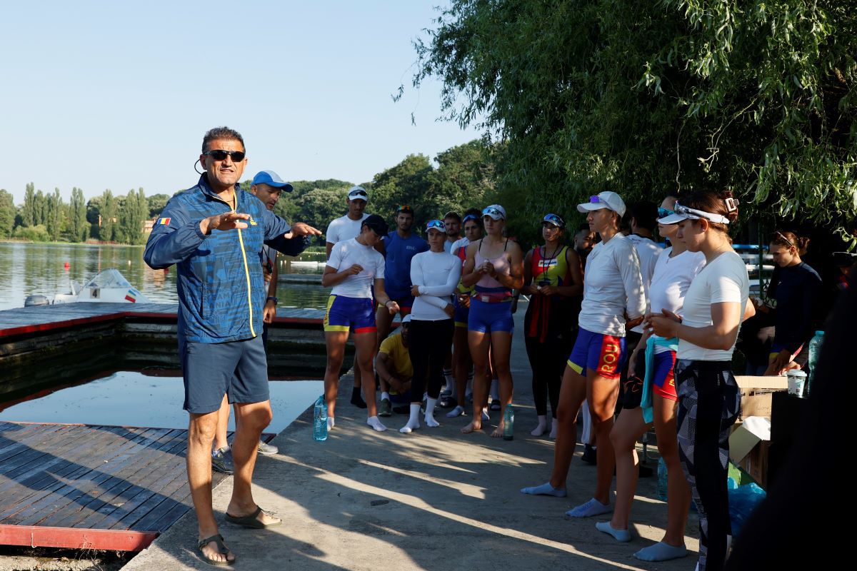 Așa arată pregătirea pentru Jocurile Olimpice » Imagini spectaculoase pe lacul Snagov: reporterii GSP, lângă bărcile care vâslesc către aur + omul invocat de toți sportivii