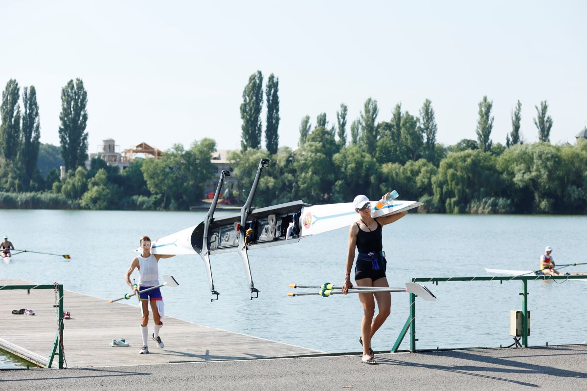 Așa arată pregătirea pentru Jocurile Olimpice » Imagini spectaculoase pe lacul Snagov: reporterii GSP, lângă bărcile care vâslesc către aur + omul invocat de toți sportivii