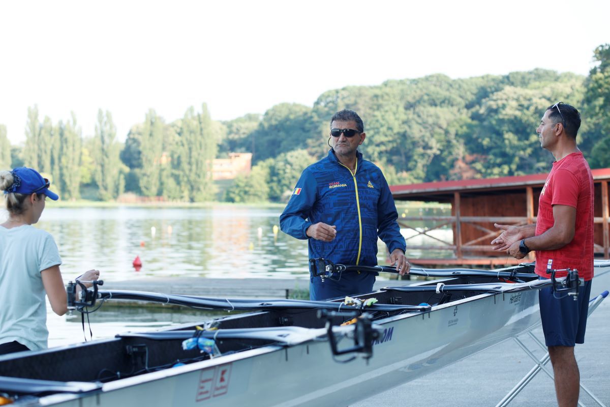 Așa arată pregătirea pentru Jocurile Olimpice » Imagini spectaculoase pe lacul Snagov: reporterii GSP, lângă bărcile care vâslesc către aur + omul invocat de toți sportivii