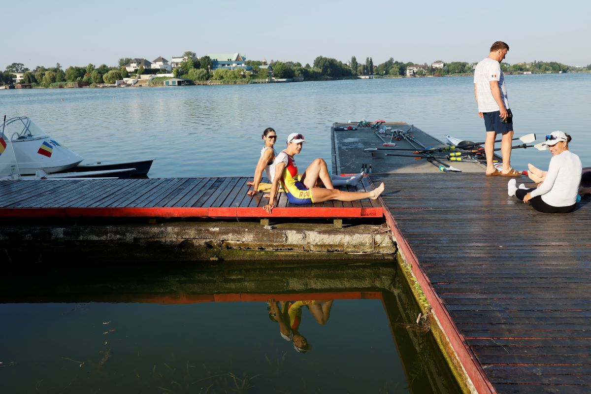 Așa arată pregătirea pentru Jocurile Olimpice » Imagini spectaculoase pe lacul Snagov: reporterii GSP, lângă bărcile care vâslesc către aur + omul invocat de toți sportivii