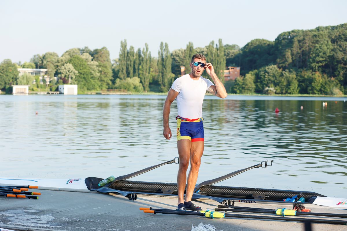 Așa arată pregătirea pentru Jocurile Olimpice » Imagini spectaculoase pe lacul Snagov: reporterii GSP, lângă bărcile care vâslesc către aur + omul invocat de toți sportivii