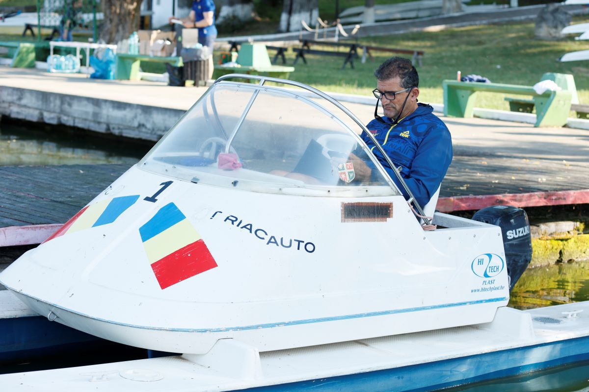 Așa arată pregătirea pentru Jocurile Olimpice » Imagini spectaculoase pe lacul Snagov: reporterii GSP, lângă bărcile care vâslesc către aur + omul invocat de toți sportivii