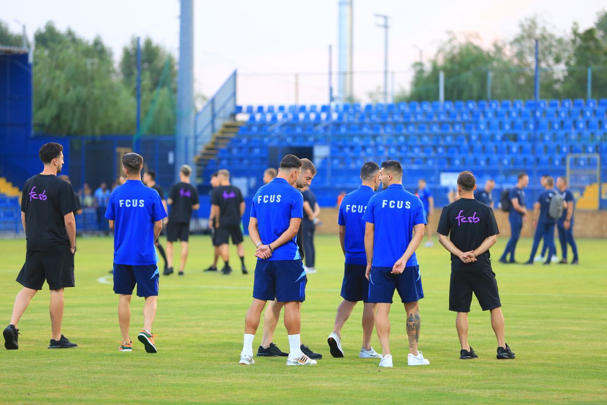 Starea jalnică în care se prezintă gazonul, înaintea meciului Unirea Slobozia - FCSB