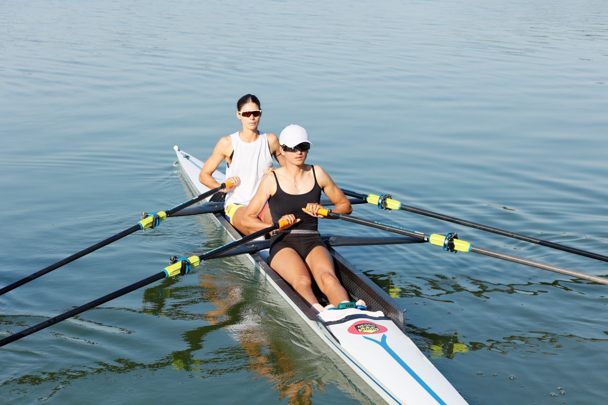 Așa arată pregătirea pentru Jocurile Olimpice » Imagini spectaculoase pe lacul Snagov: reporterii GSP, lângă bărcile care vâslesc către aur + omul invocat de toți sportivii