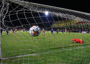 Penalty controversat la Unirea Slobozia - FCSB » Suporterii au început să strige: „Hoții, hoții!”