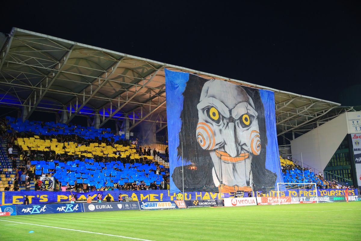 Scenografie Petrolul în meciul cu FCSB
