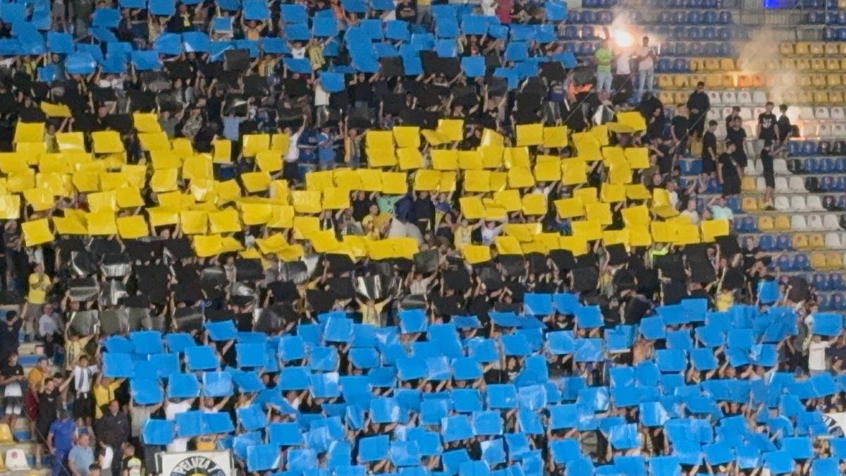 Scenografie Petrolul în meciul cu FCSB