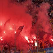 Ultrașii au aprins zeci de torțe și fumigene la Petrolul - FCSB. Foto: Andrei Crăițoiu (GSP.RO)