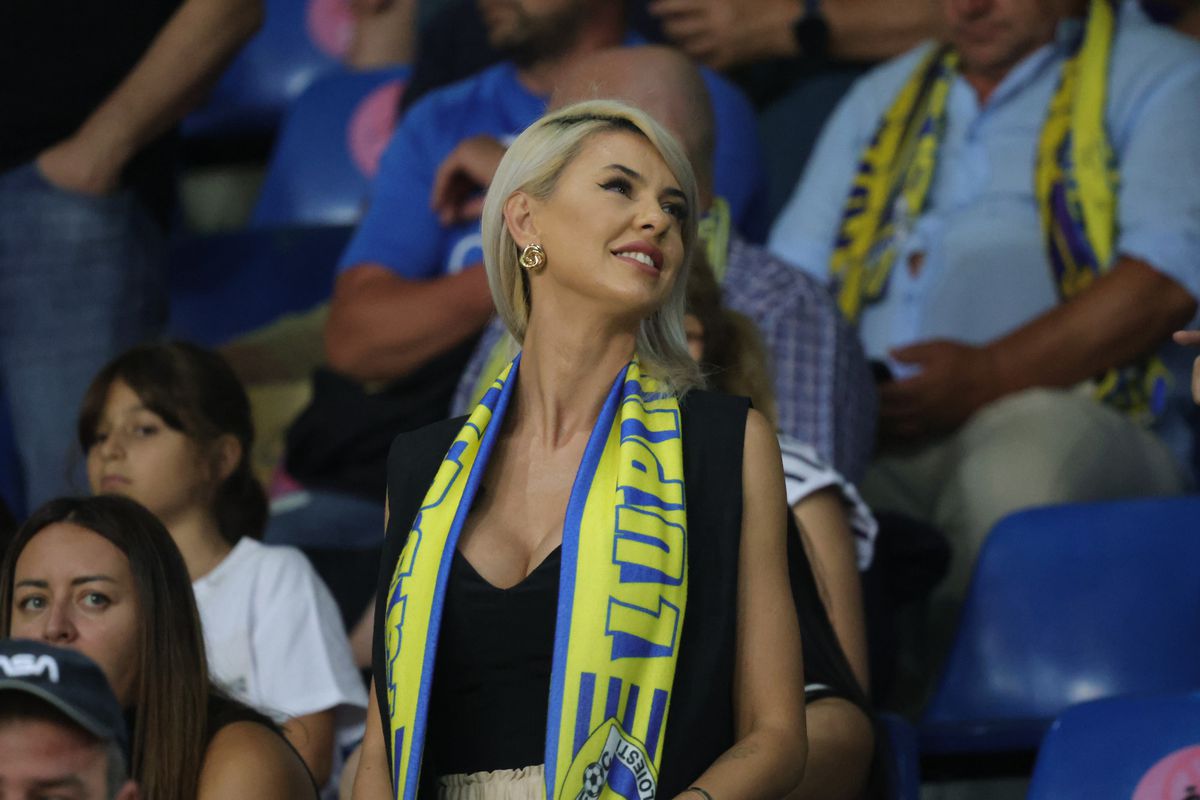 Soția fotbalistului care a furat toate privirile la Petrolul - FCSB: cum a fost surprinsă în tribunele arenei „Ilie Oană”