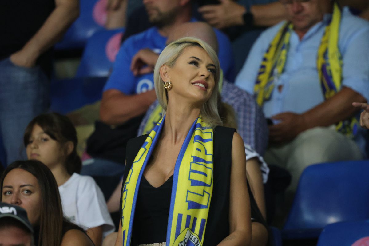 Soția fotbalistului care a furat toate privirile la Petrolul - FCSB: cum a fost surprinsă în tribunele arenei „Ilie Oană”
