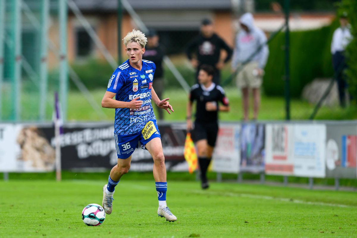 „Le-ați pus reclame și pe chiloți?” » Echipamentul echipei cu 23 de sponsori face înconjurul globului