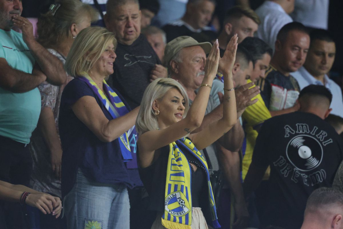 Soția fotbalistului care a furat toate privirile la Petrolul - FCSB: cum a fost surprinsă în tribunele arenei „Ilie Oană”