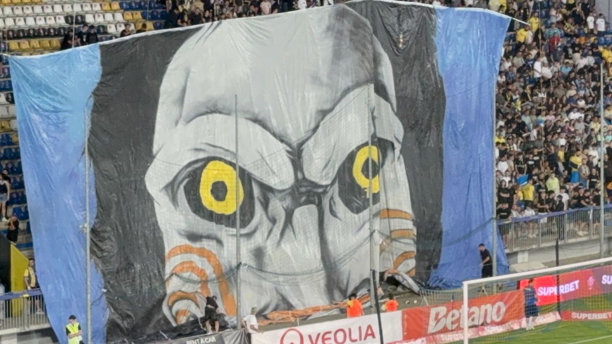 „Let's play a game!” » Scenografie spectaculoasă la Petrolul - FCSB, inspirată din filmele horror + derapaje în serie la adresa campioanei