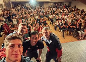 Nicolae Stanciu a urcat pe scenă la teatru » Cum i-a impresionat pe fani noul mijlocaș al lui Genoa