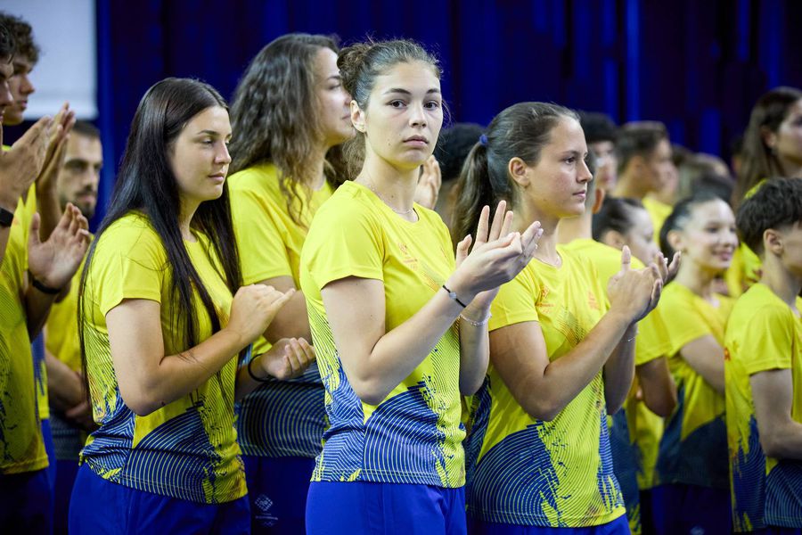 Coincidență remarcabilă! La 60 de ani după ce bunicul ei a fost portdrapelul României, o baschetbalistă va conduce delegația tricoloră la FOTE