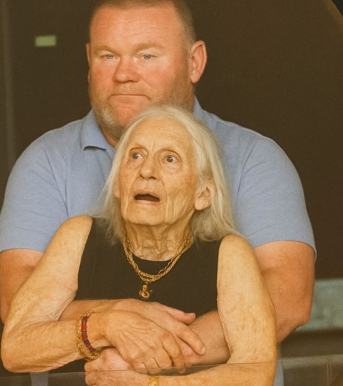 Cele mai tari meme-uri născute de scandalul amoros de la Coldplay: în brațele cui stă Leo Messi?!