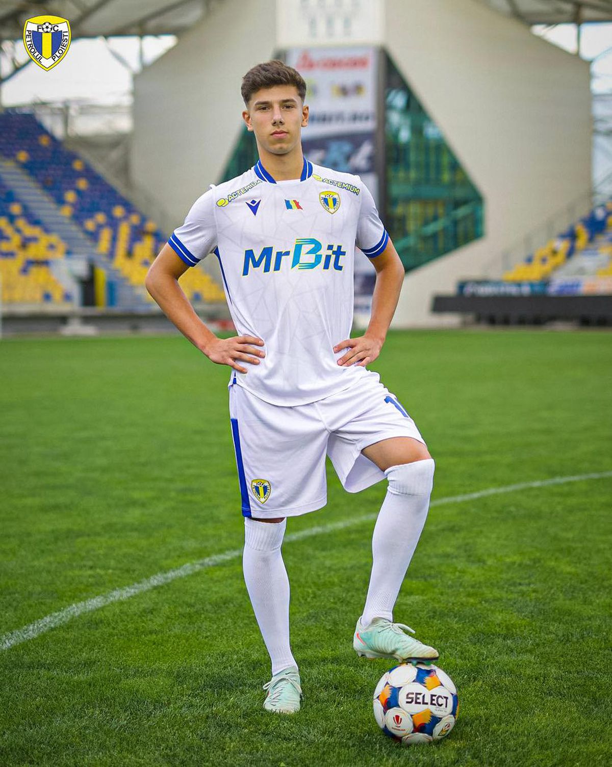 Petrolul și-a prezentat noile echipamente cu câteva ore înaintea duelului cu FCSB » Surpriza pentru fani: „Au sosit cadourile”