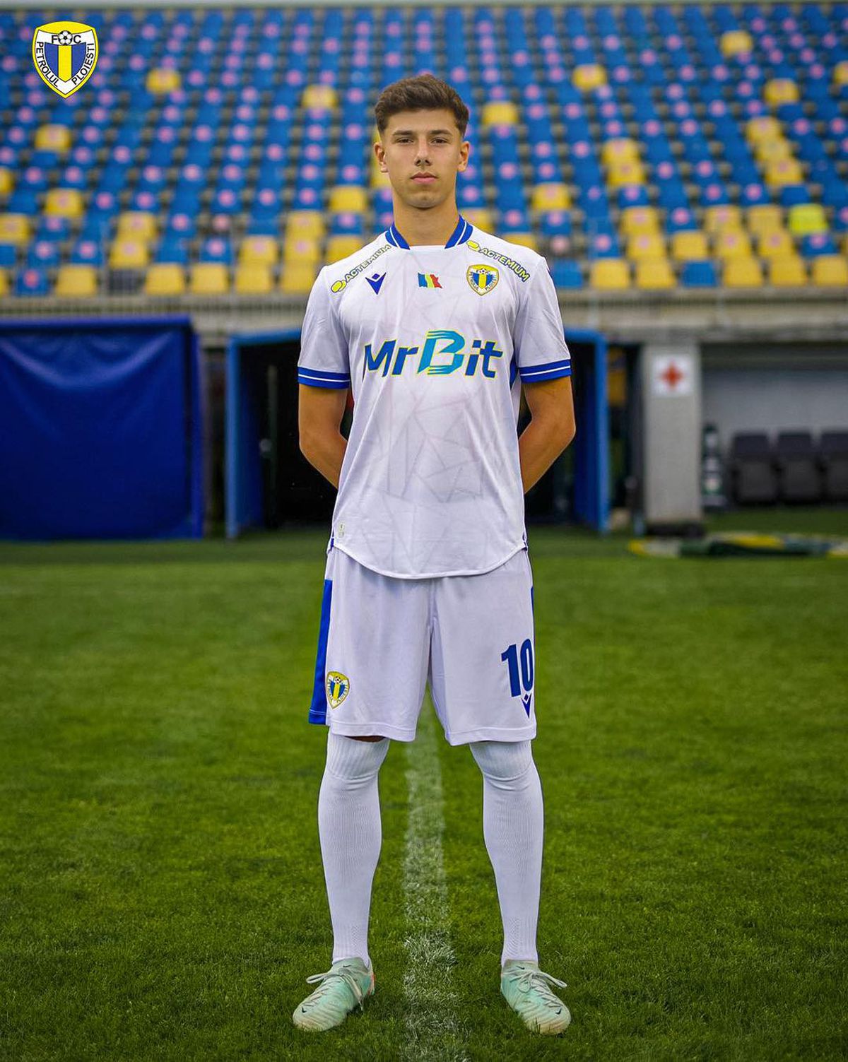 Petrolul și-a prezentat noile echipamente cu câteva ore înaintea duelului cu FCSB » Surpriza pentru fani: „Au sosit cadourile”