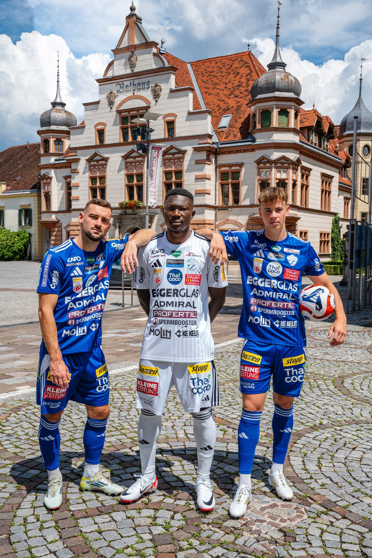 „Le-ați pus reclame și pe chiloți?” » Echipamentul echipei cu 23 de sponsori face înconjurul globului