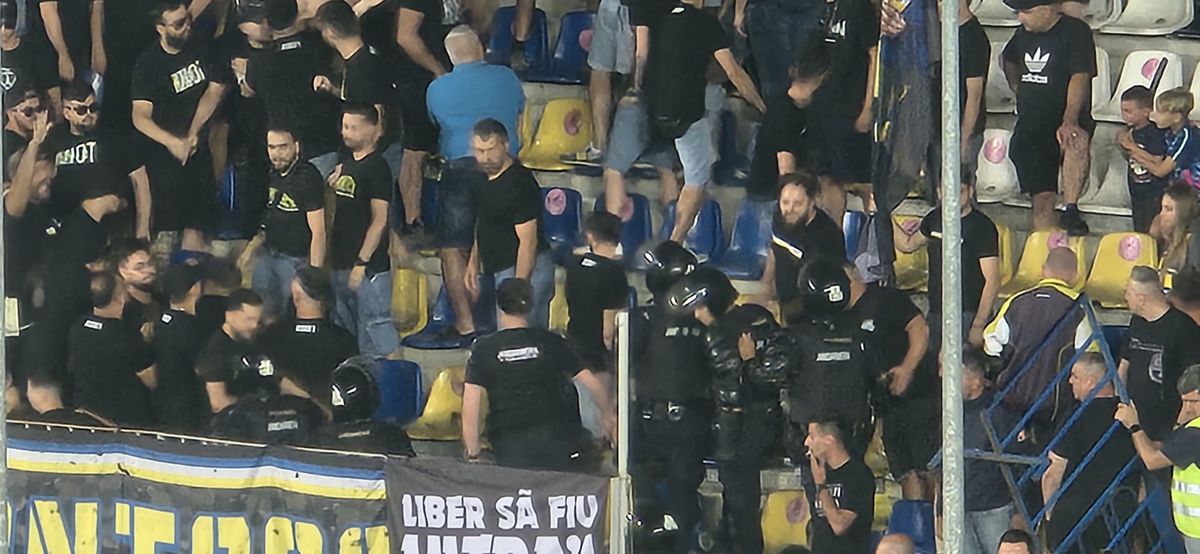 Scandal în toată regula la Petrolul - FCSB » Jandarmeria a fost nevoită să intervină: luat pe sus și scos din stadion