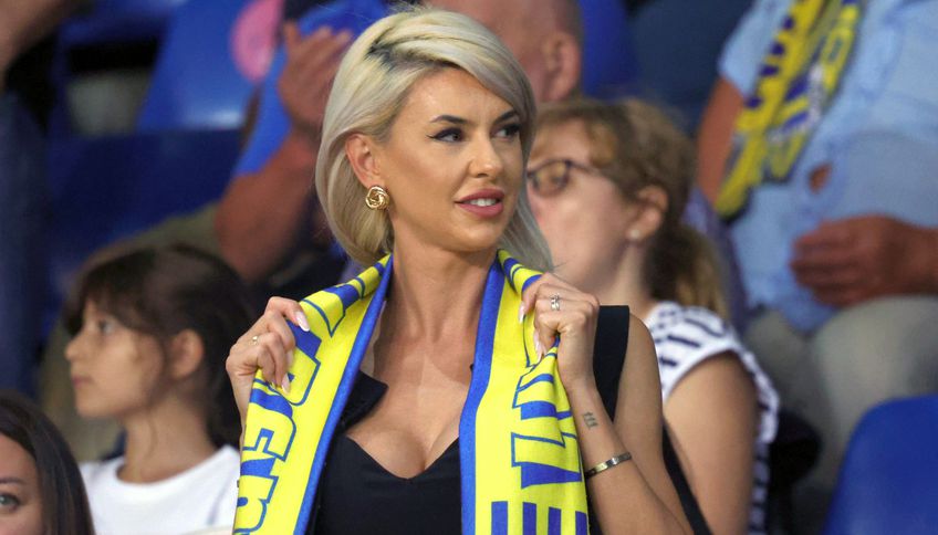 FOTO Soția fotbalistului care a furat toate privirile la Petrolul - FCSB: cum a fost surprinsă în tribunele arenei „Ilie Oană”