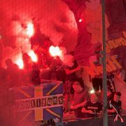 Ultrașii au aprins zeci de torțe și fumigene la Petrolul - FCSB. Foto: Andrei Crăițoiu (GSP.RO)